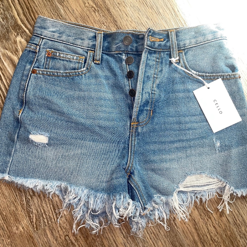 Cello Button Fly  distressed Denim shorts 🤩 NWT